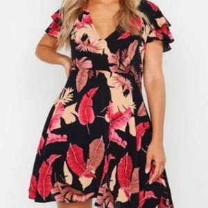 5/$25 Boohoo Plus Palm Print Dress